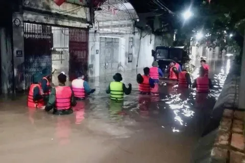 Xã Sóc Sơn: hơn 60 hộ dân “chạy lũ” trong đêm