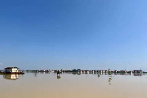 Lũ sông Cầu rút nhanh, vẫn còn nhiều hộ bị ngập