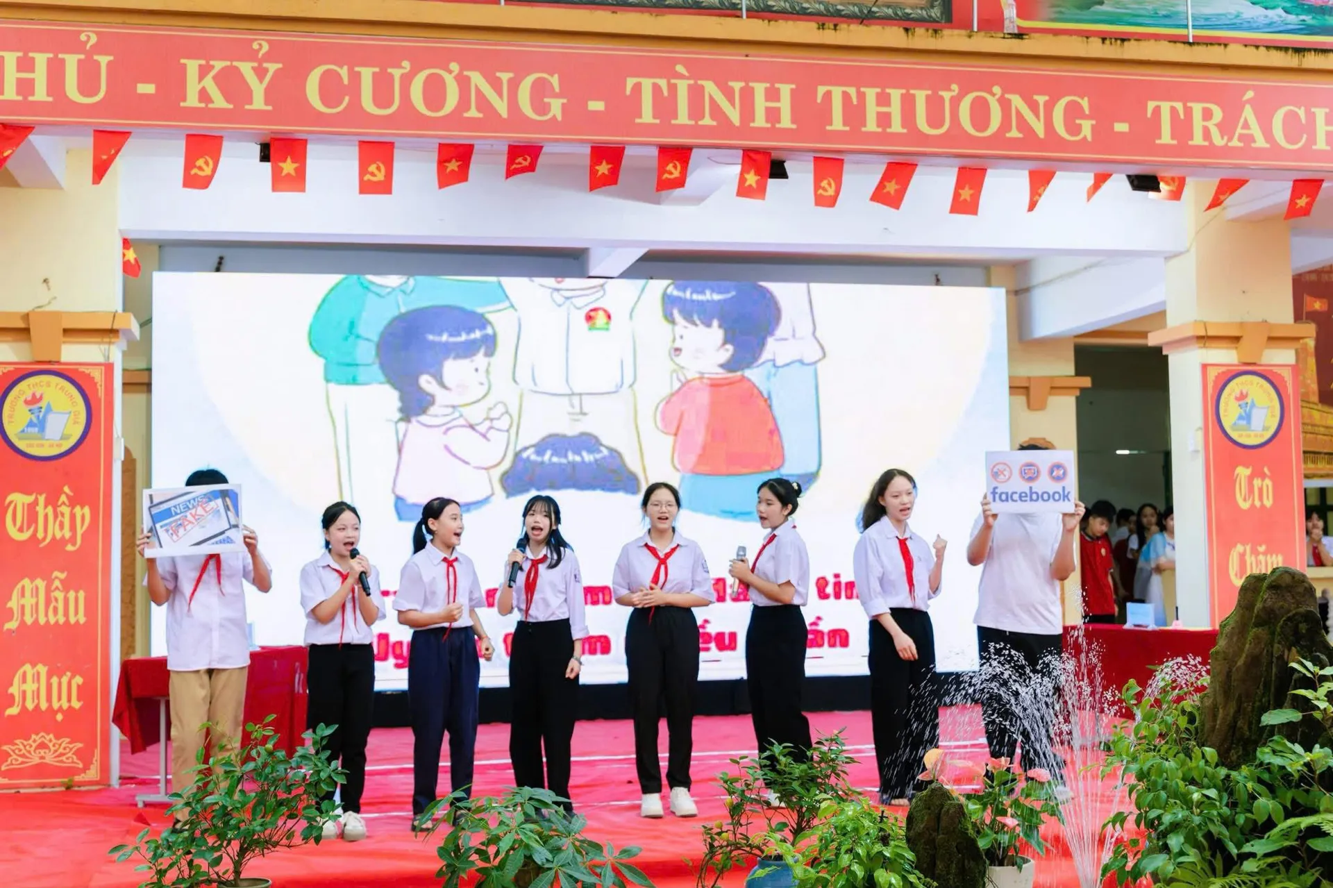 Xã Trung Giã: gần 1.500 học sinh tham gia hưởng ứng Ngày Pháp luật Việt Nam