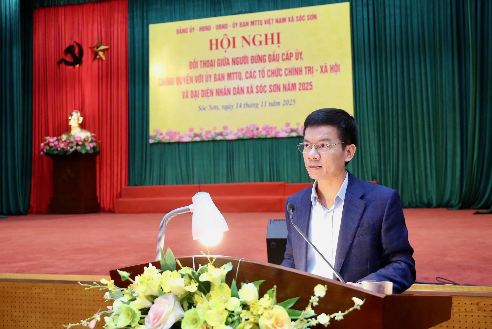 Bí thư, Chủ tịch xã Sóc Sơn đối thoại với Nhân dân