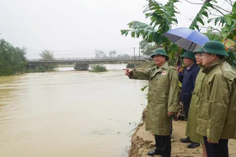 Sớm xây dựng phương án công trình kiên cố bảo vệ bờ sông ở TP Huế