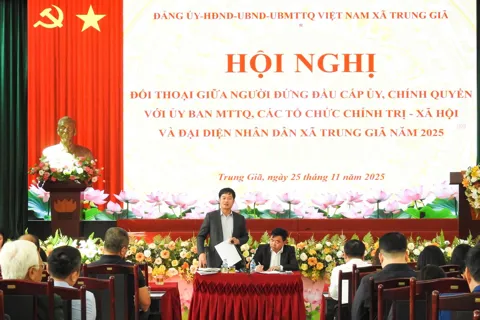 Bí thư, Chủ tịch xã Trung Giã đối thoại với người dân