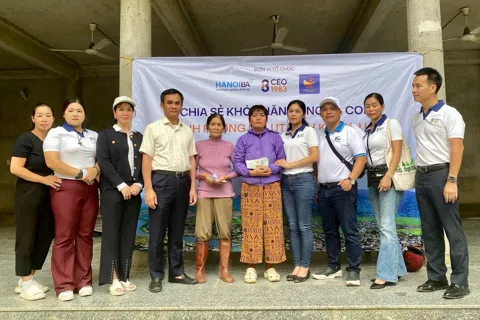Câu lạc bộ CEO 1983 sẻ chia khó khăn với bà con vùng lũ Khánh Hoà