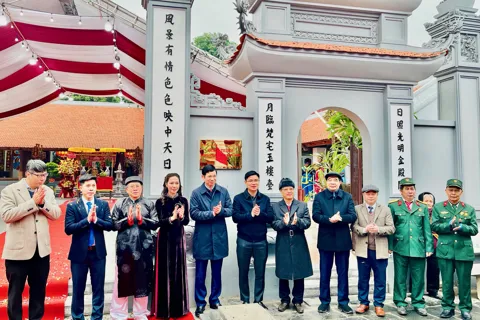 Xã Đa Phúc gắn biển di tích Đền Bà chào mừng thành công Đại hội XIV của Đảng