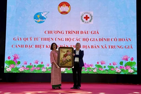 Xã Trung Giã: đấu giá gây quỹ từ thiện tại Chợ hoa Xuân Bính Ngọ 2026