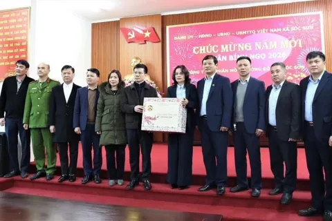 Bí thư xã Sóc Sơn thăm, động viên cán bộ, công nhân môi trường dịp Tết Bính Ngọ 2026