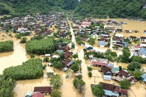 Mưa lũ tiếp tục hoành hành miền Trung
