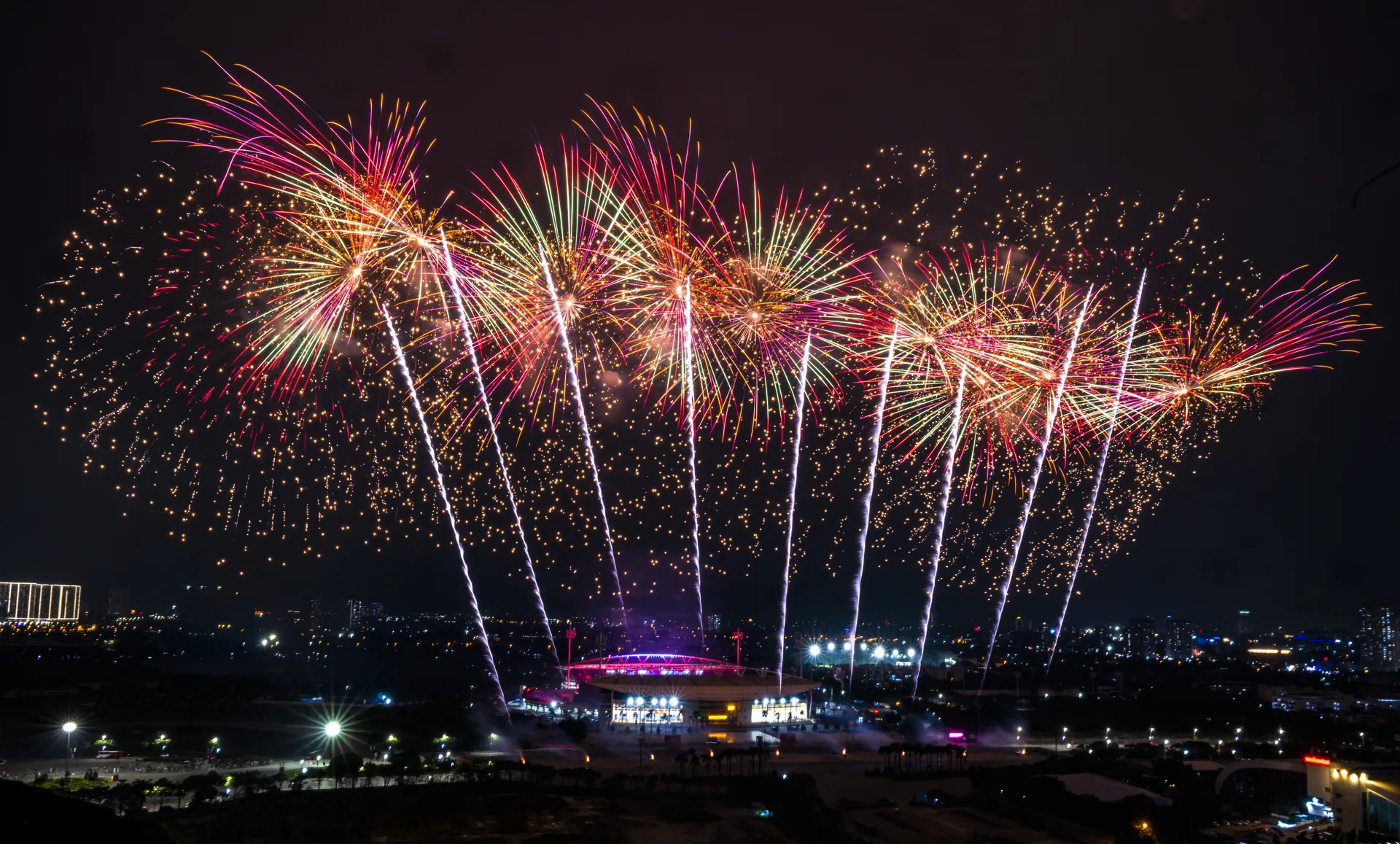 Đêm nghệ thuật “Dưới lá cờ vẻ vang của Đảng”: Đại nhạc hội pháo hoa chưa từng có ở Việt Nam