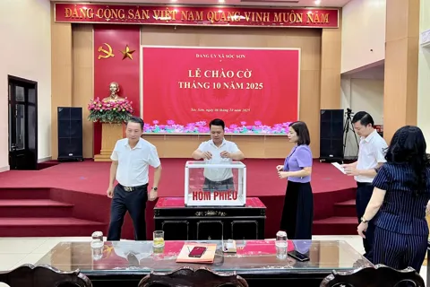 Xã Sóc Sơn quyên góp, ủng hộ đồng bào bị thiệt hại do bão lũ