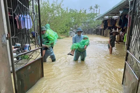 Sơ tán người dân ven biển đến nơi an toàn trước 15 giờ chiều 28/9