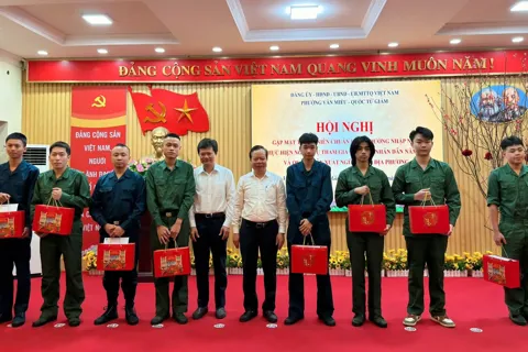 Phường Văn Miếu – Quốc Tử Giám gặp mặt thanh niên lên đường nhập ngũ năm 2026