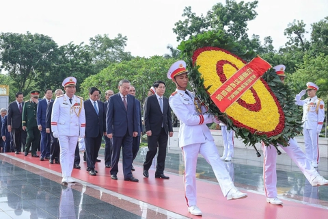 Lãnh đạo Đảng, Nhà nước và TP Hà Nội tưởng niệm các Anh hùng liệt sĩ và Chủ tịch Hồ Chí Minh