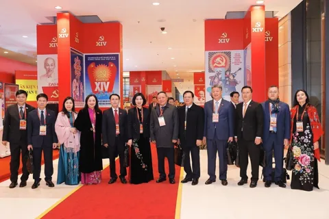 [Ảnh] Các đại biểu đến dự ngày làm việc chính thức thứ ba Đại hội lần thứ XIV của Đảng
