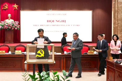 Giới thiệu nhân sự giữ các chức danh quan trọng của thành phố Hà Nội