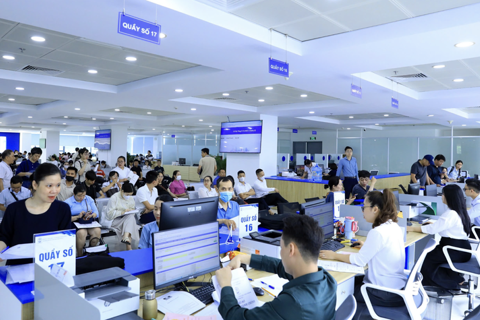 Hà Nội bứt tốc trong chuyển đổi số, lấy người dân làm trung tâm phục vụ
