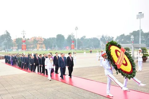 Lãnh đạo Đảng, Nhà nước và Thành phố Hà Nội vào Lăng viếng Chủ tịch Hồ Chí Minh