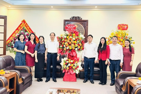 Trưởng ban Tuyên giáo và Dân vận Thành ủy Hà Nội chúc mừng các cơ quan báo chí