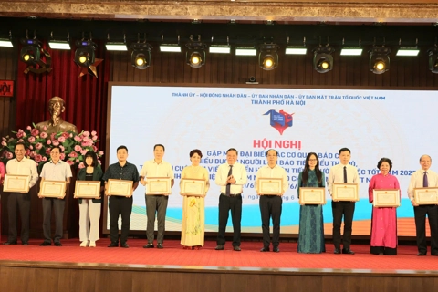 Báo Kinh tế & Đô thị được nhận 4 Bằng khen của UBND Thành phố Hà Nội 
