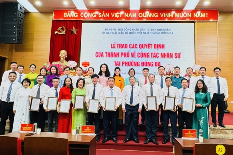 Công bố các Quyết định về tổ chức bộ máy phường Đống Đa