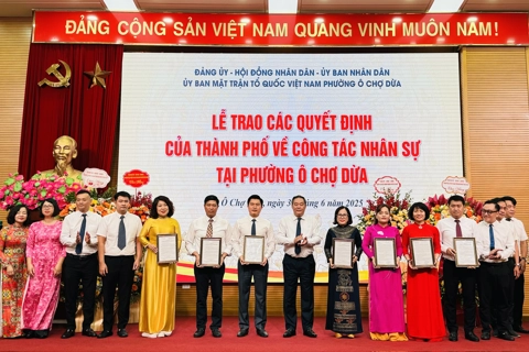Công bố các Quyết định về tổ chức bộ máy phường Ô Chợ Dừa
