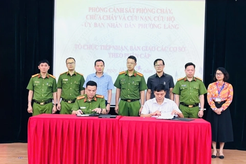 Phường Láng tiếp nhận, bàn giao các cơ sở theo phân cấp trong phòng cháy, chữa cháy