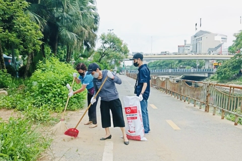 Phường Láng ra quân tăng cường trật tự đô thị, vệ sinh môi trường
