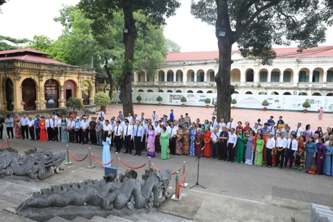 Hơn 200 cán bộ, đảng viên phường Đống Đa tham gia hoạt động giáo dục truyền thống