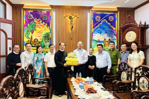 Lãnh đạo phường Đống Đa thăm các cơ sở tôn giáo tiêu biểu