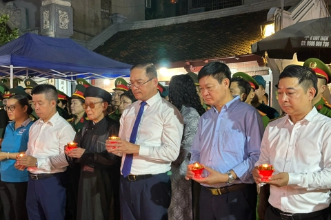 Phường Đống Đa thắp nến tri ân các Anh hùng liệt sĩ