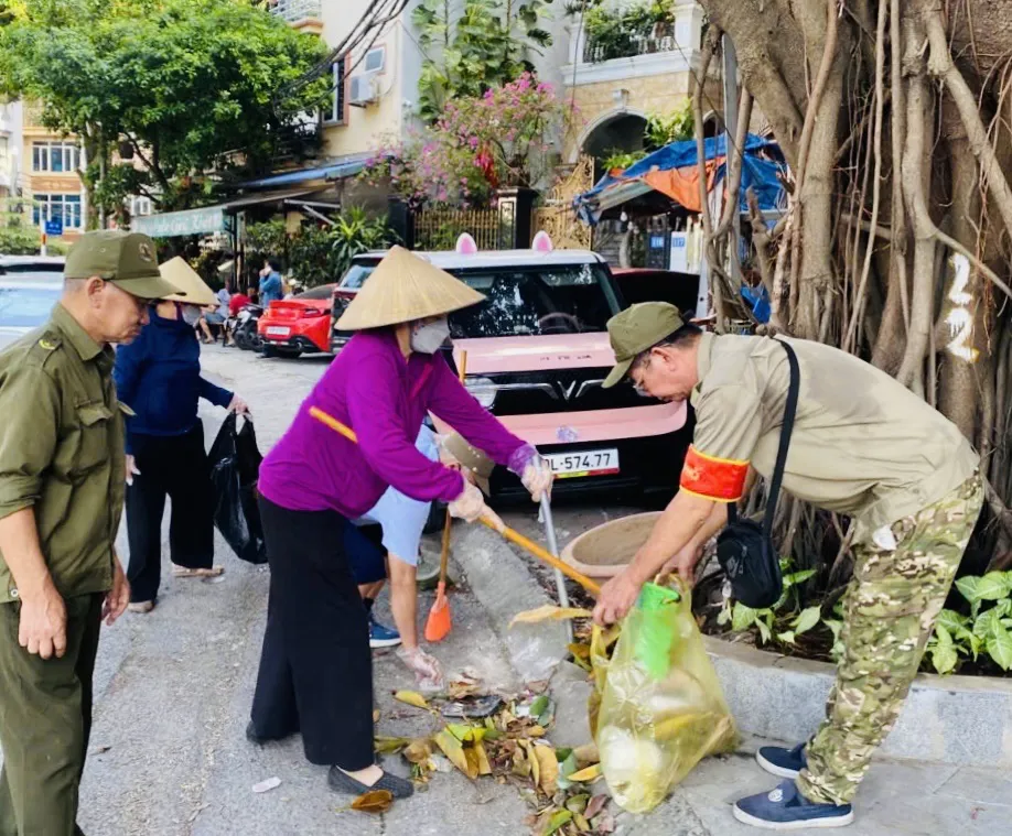 Phường Văn Miếu – Quốc Tử Giám ra quân tổng vệ sinh môi trường, đảm bảo trật tự đô thị