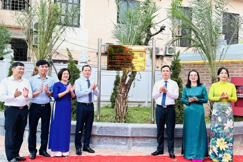 Phường Láng gắn biển công trình tu bổ, tôn tạo di tích Pháo Đài Láng