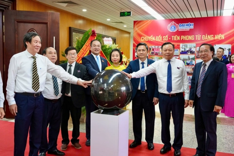 Phường Đống Đa khai mạc triển lãm "Chuyển đổi số - Tiên phong từ đảng viên”
