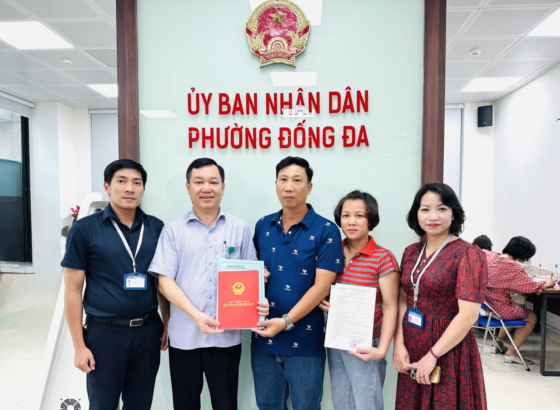 Phường Đống Đa trao giấy phép xây dựng đầu tiên sau khi vận hành mô hình chính quyền mới