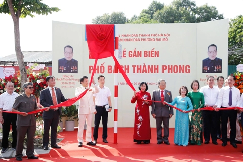 Hà Nội: gắn biển tên 2 tuyến phố Lê Giản và Bạch Thành Phong