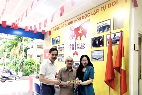 Phường Kim Liên đã chi trả hơn 2 tỷ đồng quà Quốc khánh 2/9 tới người dân
