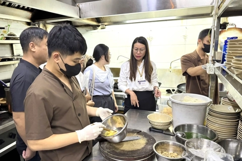 Phường Văn Miếu – Quốc Tử Giám xử phạt 2 cơ sở vi phạm về an toàn thực phẩm