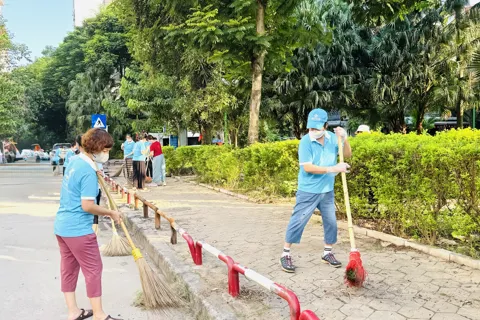 Phường Đống Đa chung tay nâng cao chất lượng không gian xanh ở các công viên
