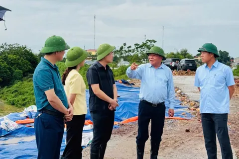 Lãnh đạo Thành phố Hà Nội kiểm tra phòng, chống úng ngập, bảo vệ đê điều