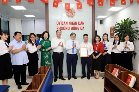 Phường Đống Đa nhận Thư khen của lãnh đạo Thành phố Hà Nội trong thực nhiện cải cách hành chính