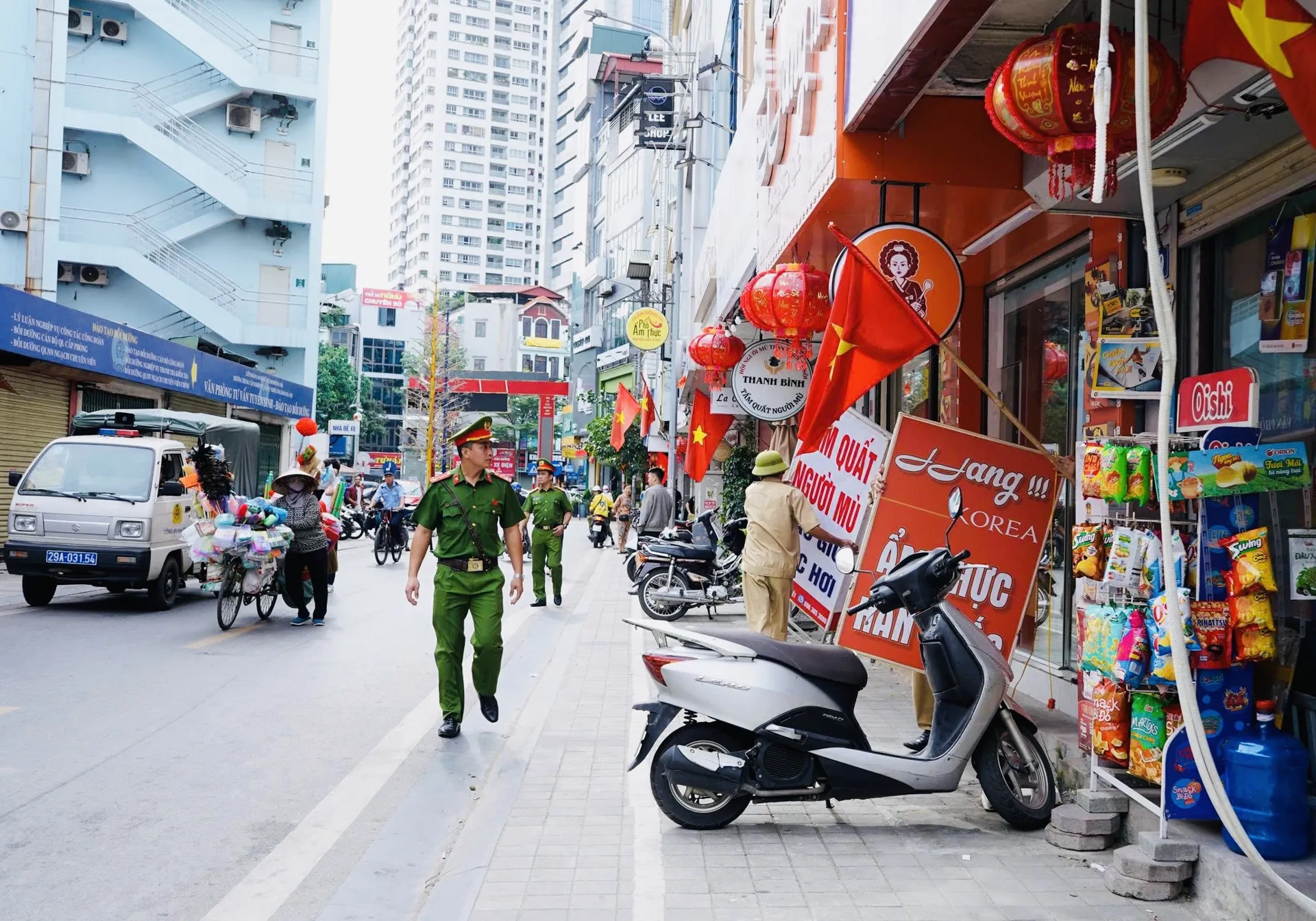 Công an phường Đống Đa quyết tâm lập lại trật tự đô thị tại các tuyến phố