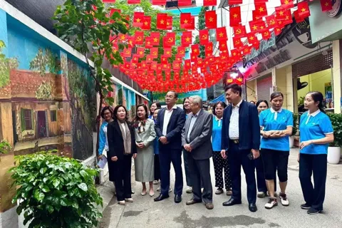 “Ngõ phố hạnh phúc” lan tỏa niềm vui về Đại hội XIV của Đảng