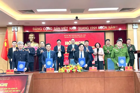 Phường Đống Đa ký kết quy chế phối hợp giữa Ủy ban kiểm tra với các cơ quan bảo vệ pháp luật