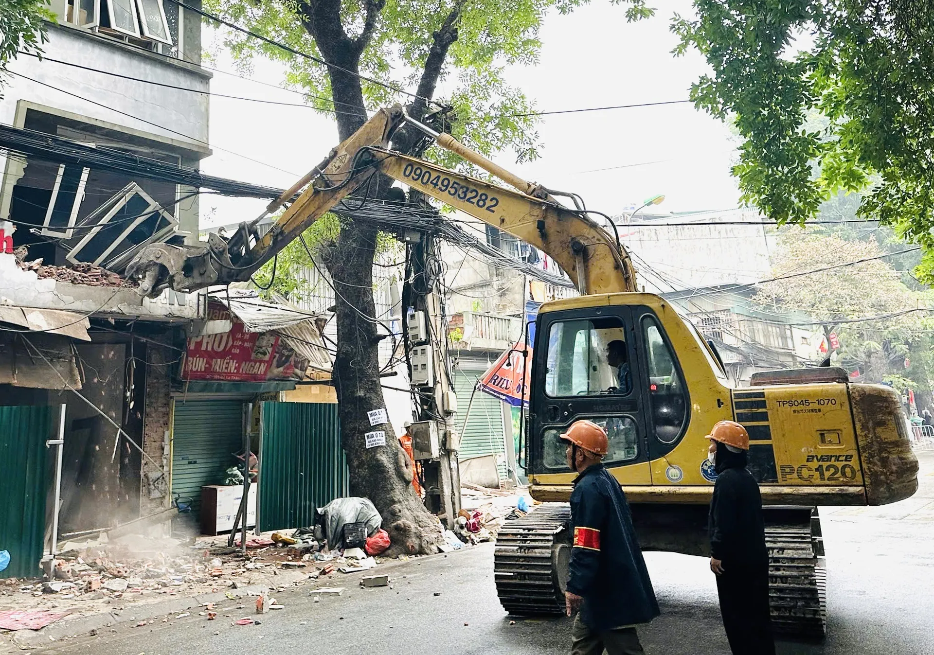 Phường Láng tổ chức cưỡng chế, đẩy nhanh giải phóng mặt bằng đường Vành đai 1