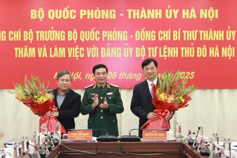 Bí thư Thành ủy Nguyễn Duy Ngọc giữ chức Bí thư Đảng ủy Bộ Tư lệnh Thủ đô Hà Nội