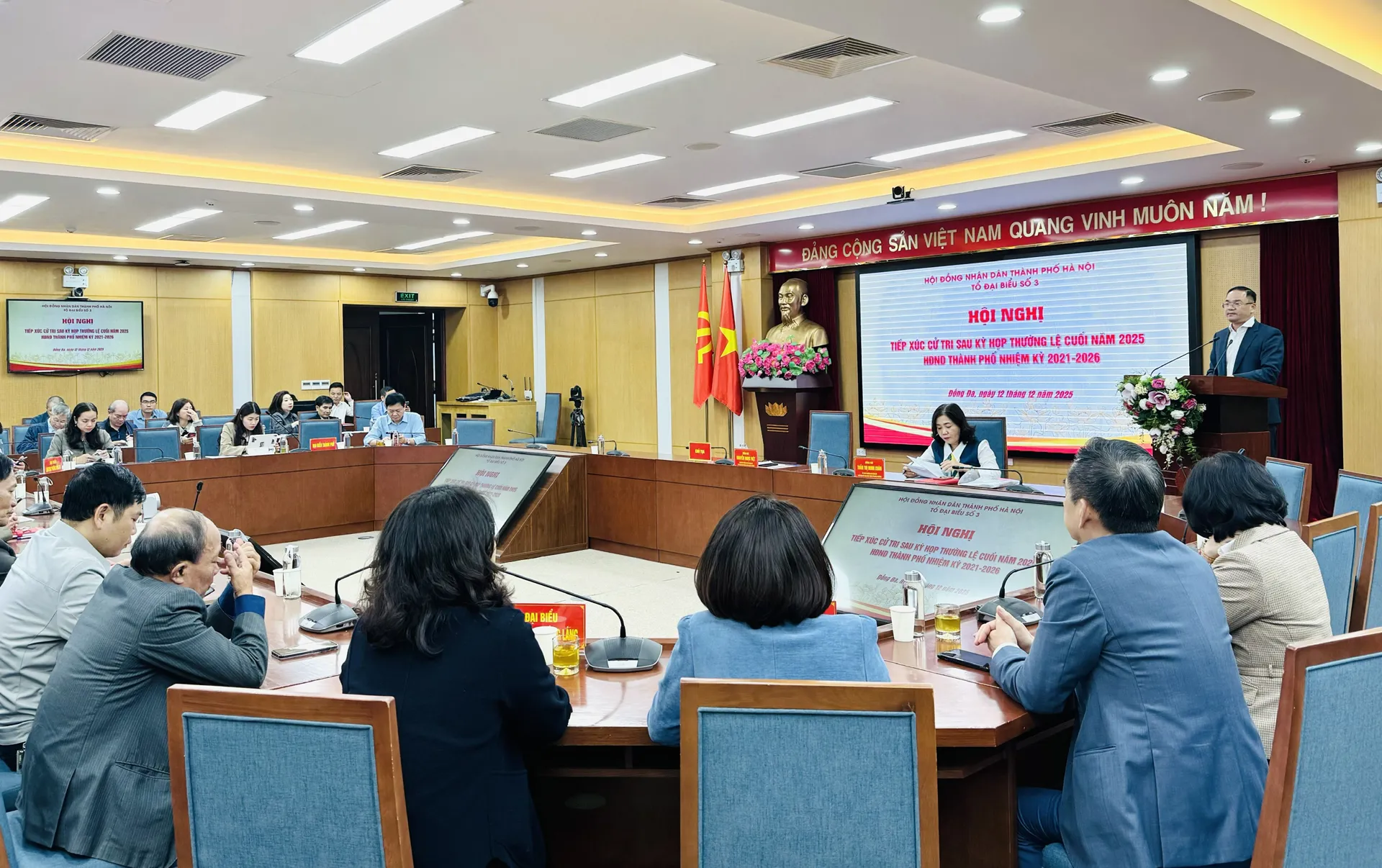 Tổ đại biểu số 3 HĐND Thành phố Hà Nội tiếp xúc cử tri của 5 phường