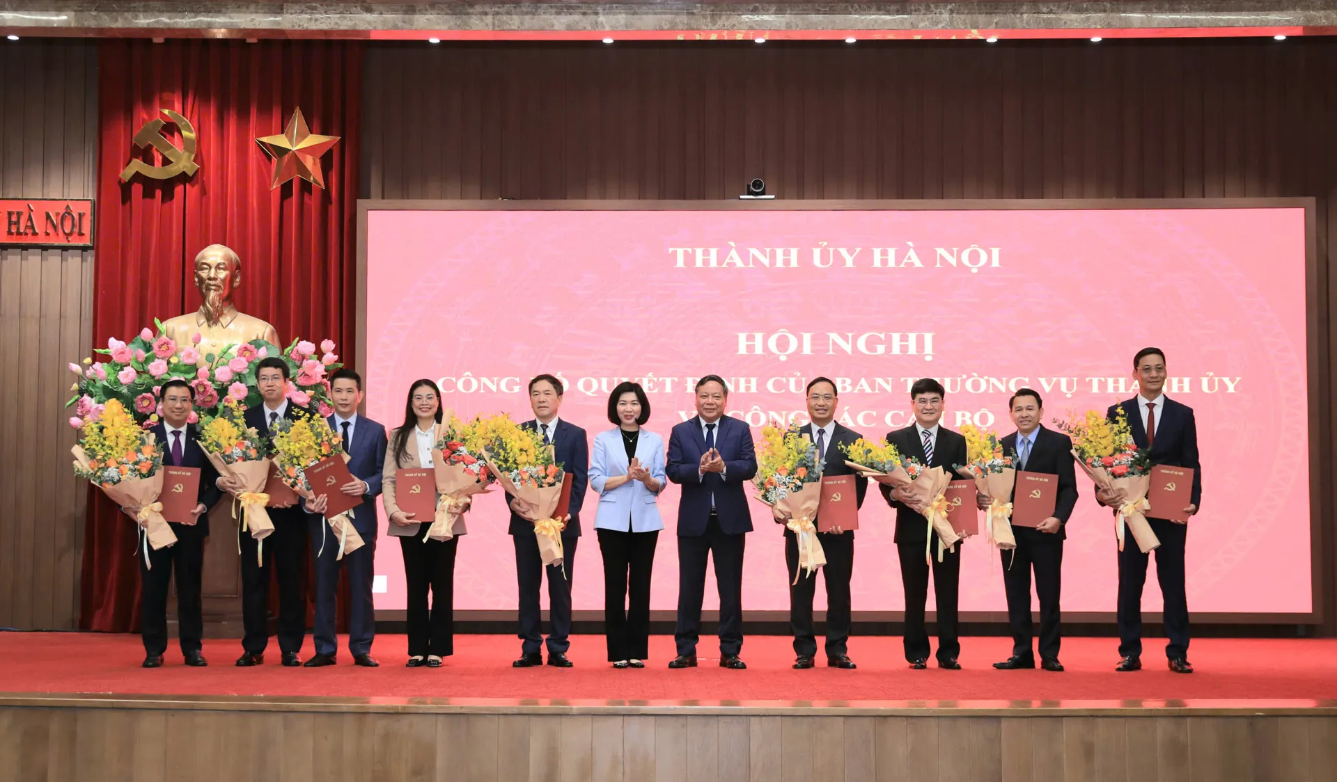 Công bố các quyết định của Ban Thường vụ Thành ủy Hà Nội về công tác cán bộ