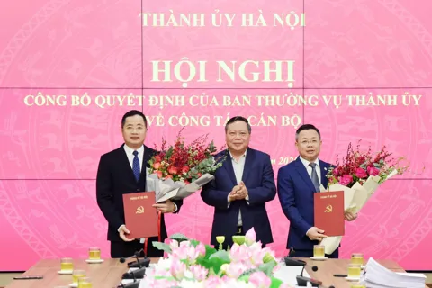 Công bố 2 quyết định của Ban Thường vụ Thành uỷ Hà Nội về công tác cán bộ