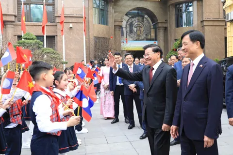 Thắt chặt hợp tác Hà Nội – Vientiane trong chuyến thăm của Tổng Bí thư, Chủ tịch nước Lào Thongloun Sisoulith