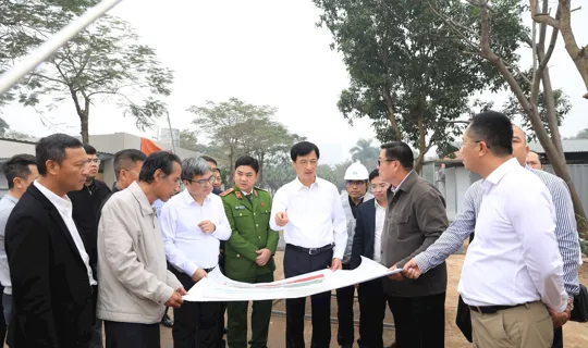 Bí thư Thành ủy Nguyễn Duy Ngọc kiểm tra chuẩn bị Tết và tháo gỡ các điểm nghẽn phát triển Thủ đô