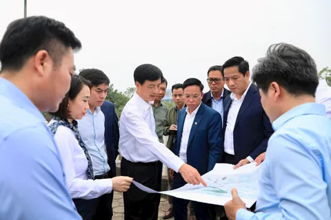 Bí thư Thành ủy Nguyễn Duy Ngọc trực tiếp kiểm tra, thúc đẩy xử lý ô nhiễm sông Cầu Bây